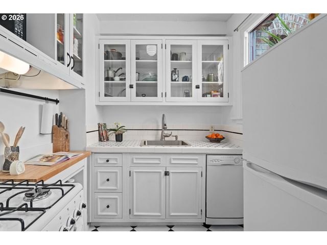 1631 Nw EVERETT St 208, Portland, OR 97209