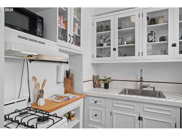 1631 Nw EVERETT St 208, Portland, OR 97209