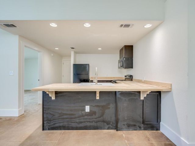 110 S Main ST 103, Elgin, TX 78621