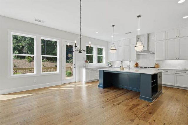 401 Oakleigh Avenue, Woodstock, GA 30188