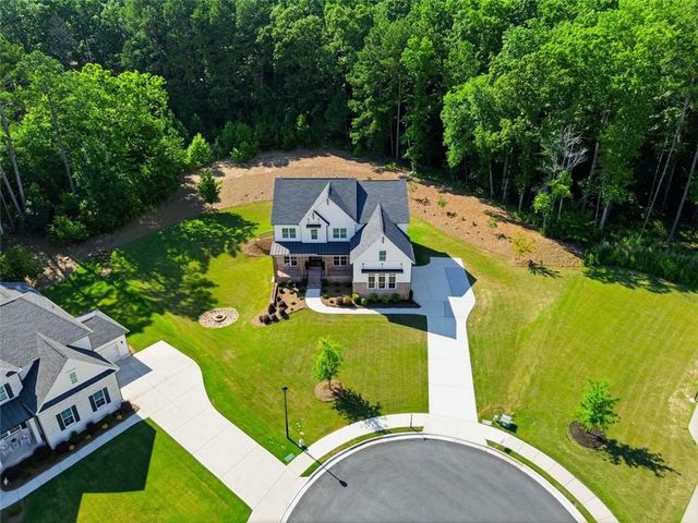 401 Oakleigh Avenue, Woodstock, GA 30188