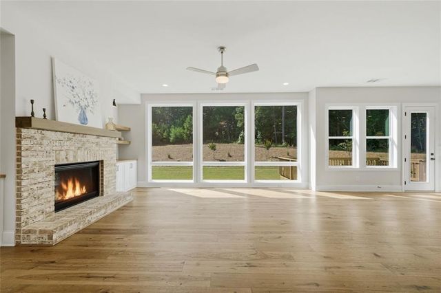 401 Oakleigh Avenue, Woodstock, GA 30188