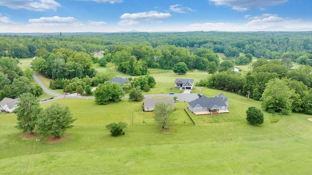 156 Bentgrass DR, Hardy, VA 24101