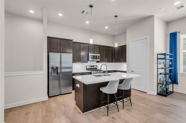 144 Knightsbridge Park Lane, Houston, TX 77018