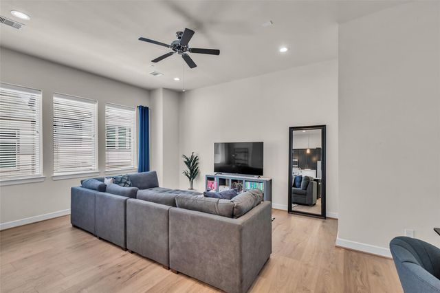 144 Knightsbridge Park Lane, Houston, TX 77018