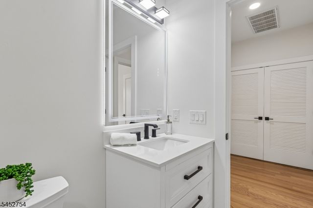 318 Halsey Rd, Parsippany-troy Hills Twp., NJ 07054
