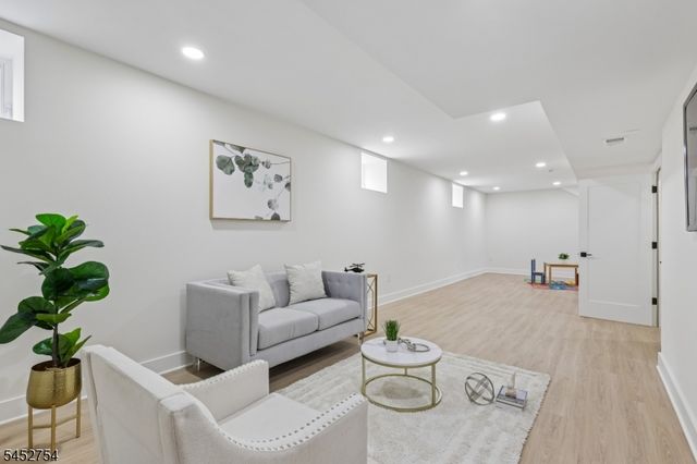 318 Halsey Rd, Parsippany-troy Hills Twp., NJ 07054