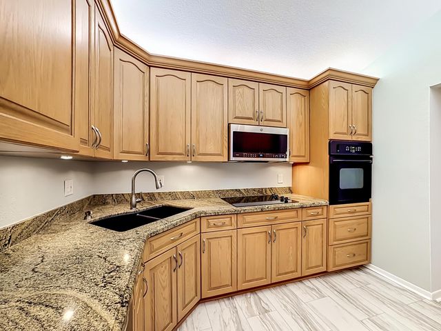 3451 Jog Park Drive, Greenacres, FL 33467