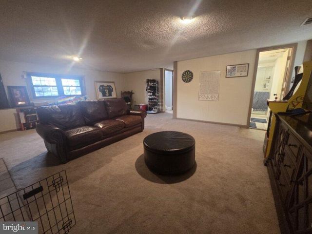 6 DORI CT, Sicklerville, NJ 08081