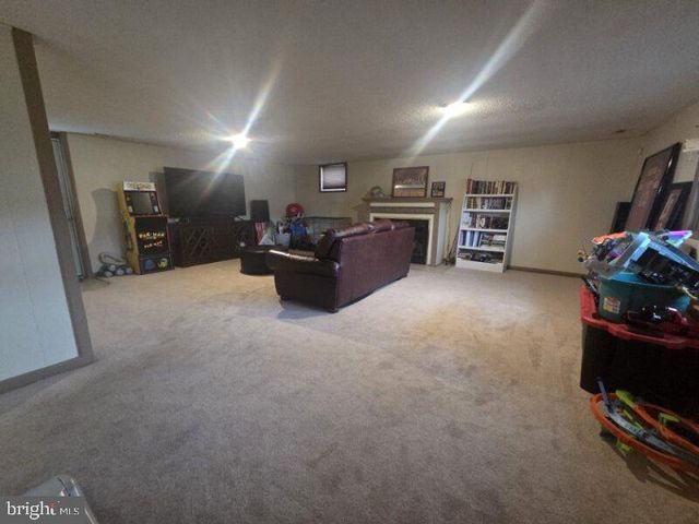 6 DORI CT, Sicklerville, NJ 08081