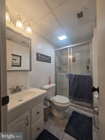 6 DORI CT, Sicklerville, NJ 08081