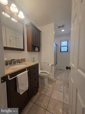 6 DORI CT, Sicklerville, NJ 08081