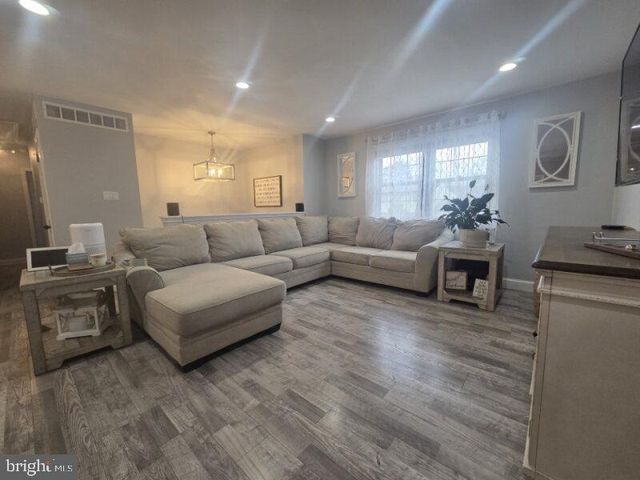 6 DORI CT, Sicklerville, NJ 08081