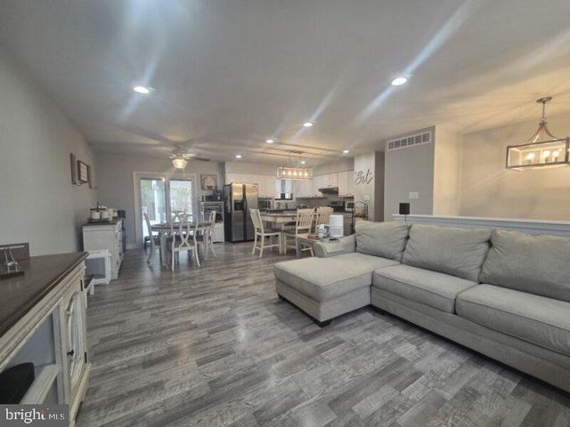 6 DORI CT, Sicklerville, NJ 08081