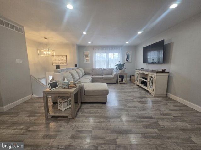 6 DORI CT, Sicklerville, NJ 08081