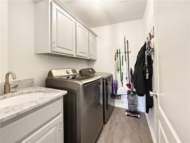 37 Valley View Circle, Bentonville, AR 72712