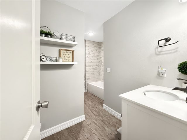 37 Valley View Circle, Bentonville, AR 72712