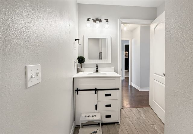 37 Valley View Circle, Bentonville, AR 72712