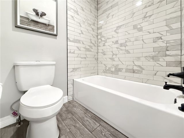 37 Valley View Circle, Bentonville, AR 72712