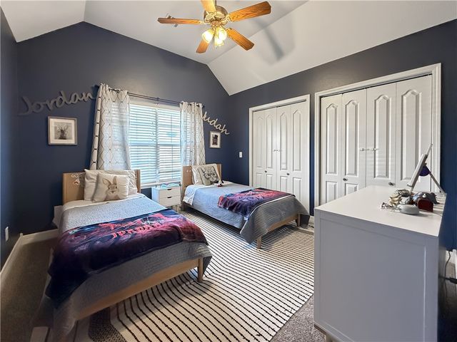 37 Valley View Circle, Bentonville, AR 72712