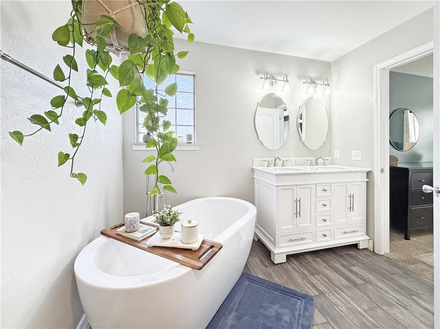 37 Valley View Circle, Bentonville, AR 72712