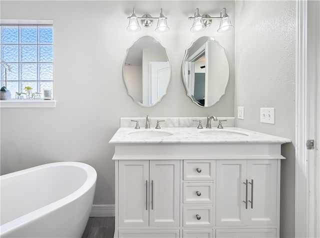 37 Valley View Circle, Bentonville, AR 72712