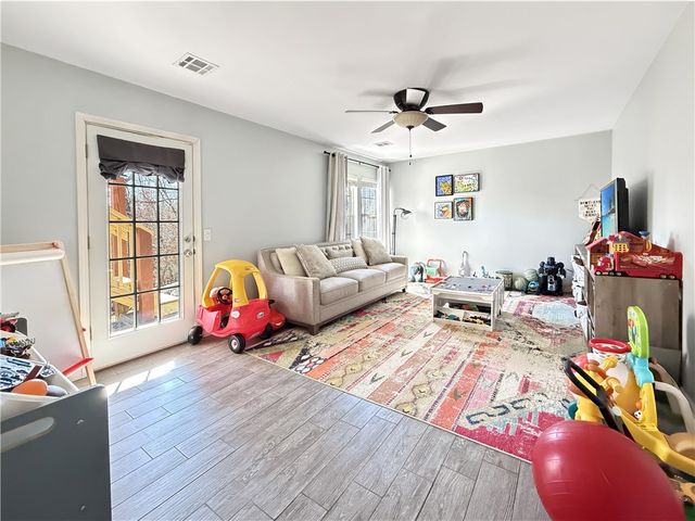 37 Valley View Circle, Bentonville, AR 72712