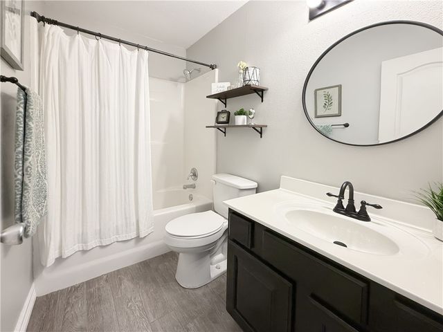 37 Valley View Circle, Bentonville, AR 72712