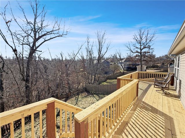 37 Valley View Circle, Bentonville, AR 72712