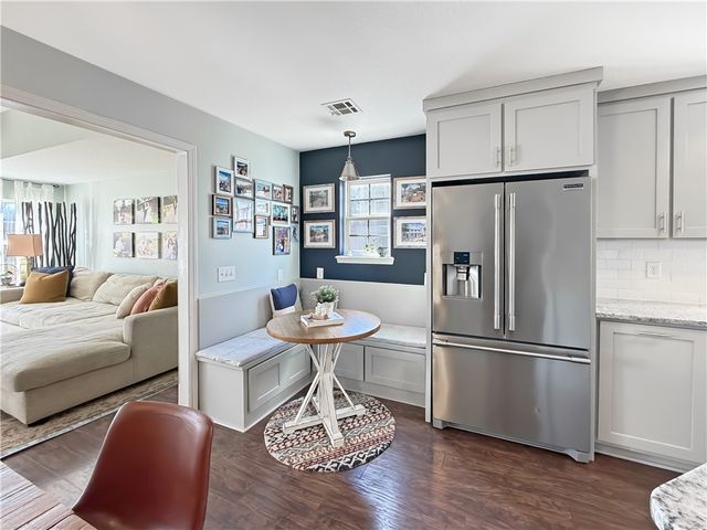 37 Valley View Circle, Bentonville, AR 72712