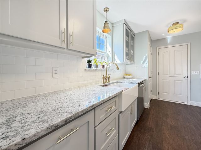 37 Valley View Circle, Bentonville, AR 72712