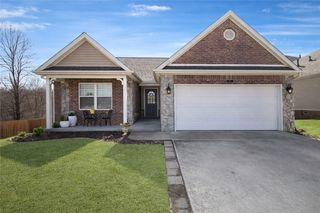 37 Valley View Circle, Bentonville, AR 72712