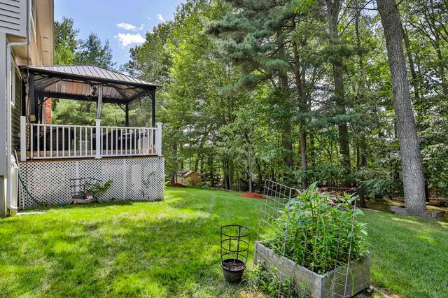 22 Cathedral Circle, Nashua, NH 03063