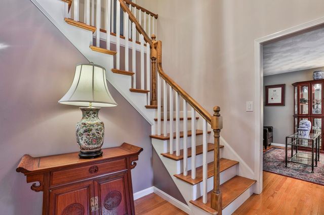 22 Cathedral Circle, Nashua, NH 03063