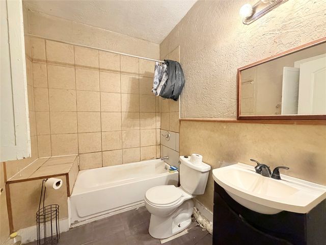 900 W Central Avenue, Fort Worth, TX 76164