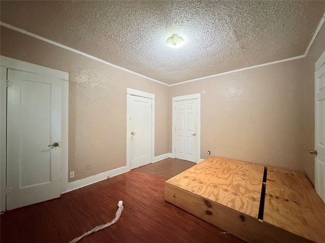 900 W Central Avenue, Fort Worth, TX 76164