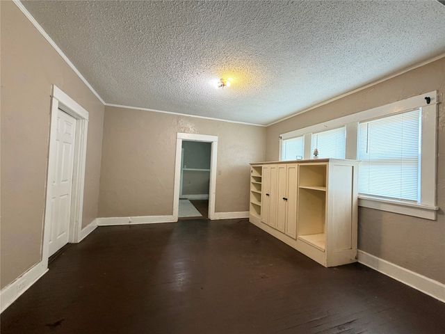 900 W Central Avenue, Fort Worth, TX 76164