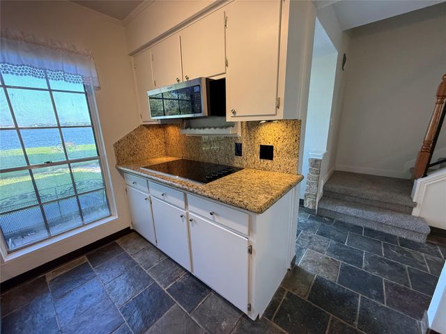 8908 Glacier Avenue, Texas City, TX 77591