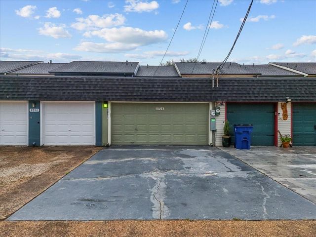 8908 Glacier Avenue, Texas City, TX 77591