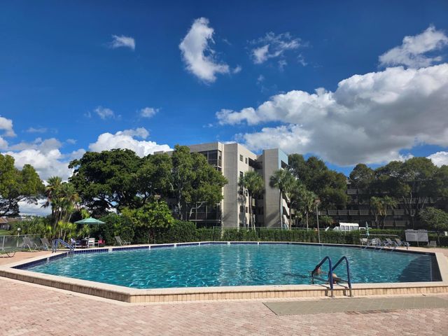 1001 Colony Point Circle 417, Pembroke Pines, FL 33026