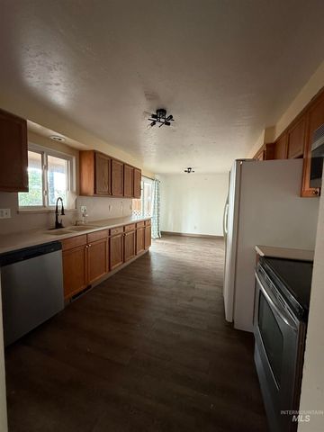 1904 NW 8th St, Meridian, ID 83646