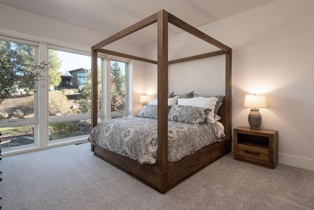 61358 Kindle Rock Loop, Bend, OR 97702