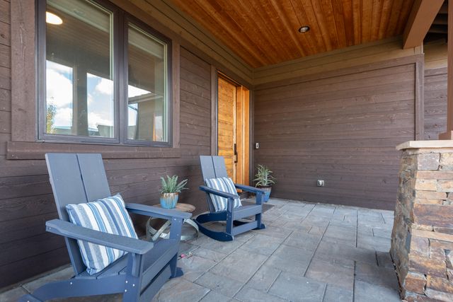 61358 Kindle Rock Loop, Bend, OR 97702