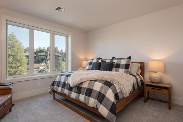 61358 Kindle Rock Loop, Bend, OR 97702