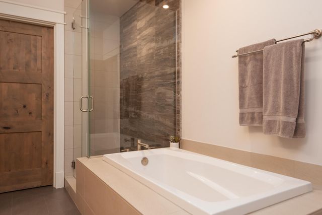 61358 Kindle Rock Loop, Bend, OR 97702