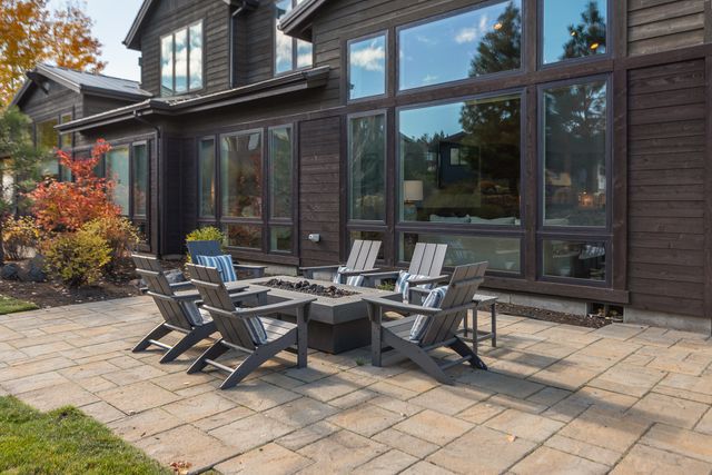 61358 Kindle Rock Loop, Bend, OR 97702