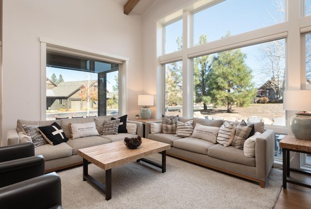 61358 Kindle Rock Loop, Bend, OR 97702