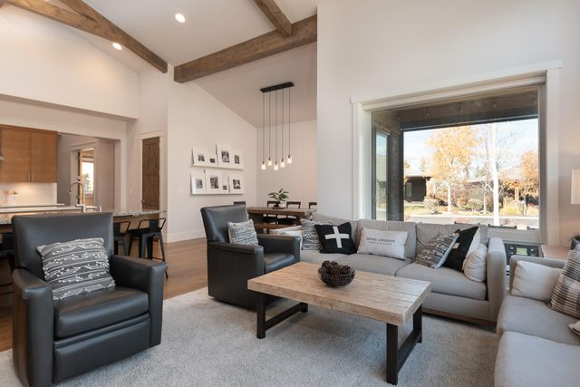 61358 Kindle Rock Loop, Bend, OR 97702