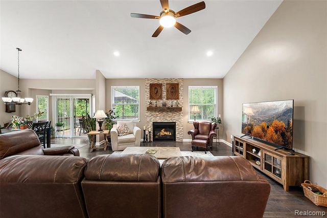 52 Parker Lane, Ortonville, MI 48462