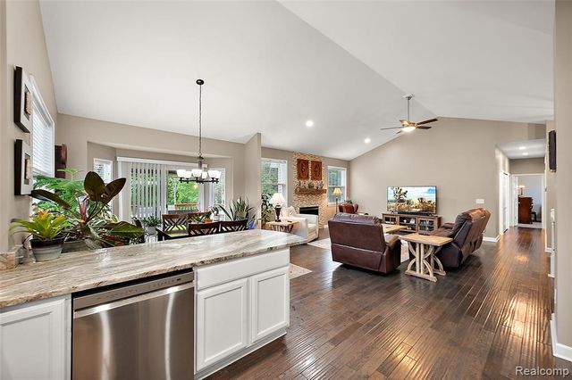 52 Parker Lane, Ortonville, MI 48462